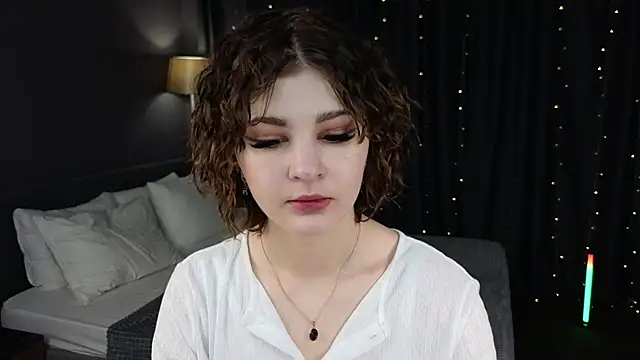 Snapshot of Kira__Fluffy chatting on June 2026 12:04:02 AM Kira Fluffy online show from June 2026 12:04:02 AM
