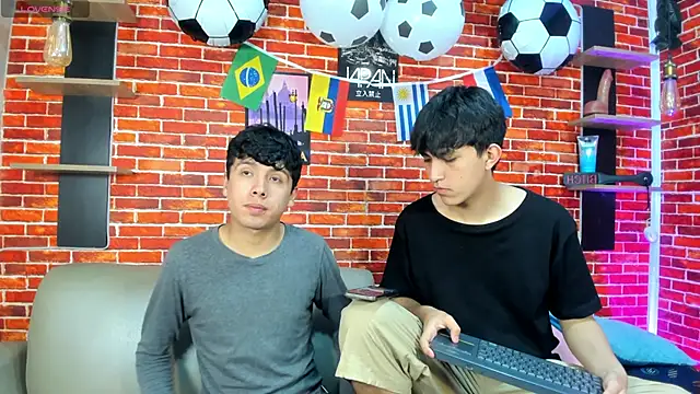 Snapshot of Hoot_boyss_ chatting on June 2026 08:10:02 PM Hoot boyss online show from June 2026 08:10:02 PM