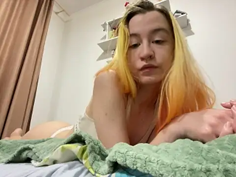 Emilya201 online show from May 2026 12:50:01 AM
