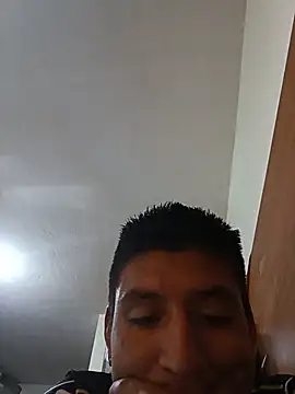 Snapshot of Eugeniosor chatting on May 2026 11:23:01 PM Eugeniosor online show from May 2026 11:23:01 PM