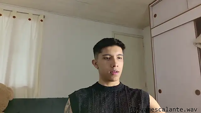 Snapshot of Thesaint_xxx chatting on May 2026 12:34:02 PM Thesaint xxx online show from May 2026 12:34:02 PM