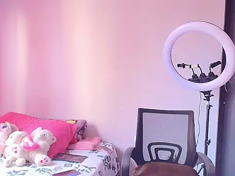 im auroraa online show from June 2026 09:41:02 PM