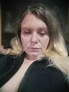 Snapshot of L-AN-A chatting on May 2026 04:46:01 PM L-AN-A online show from May 2026 04:46:01 PM