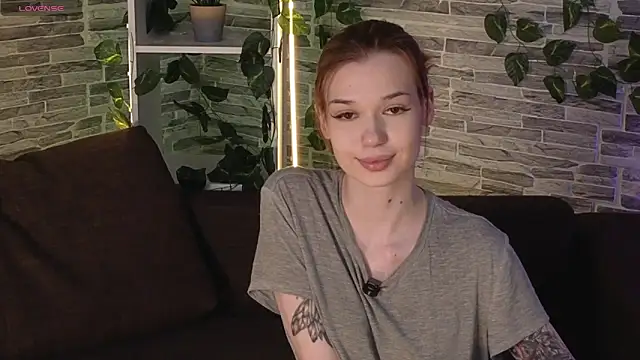 Snapshot of OliviaFoxsis chatting on May 2026 06:21:03 AM OliviaFoxsis online show from May 2026 06:21:03 AM