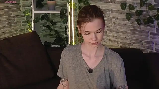 Snapshot of OliviaFoxsis chatting on May 2026 07:05:02 AM OliviaFoxsis online show from May 2026 07:05:02 AM