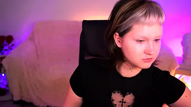 Snapshot of ViolettWoods chatting on July 2026 06:48:02 AM ViolettWoods online show from July 2026 06:48:02 AM