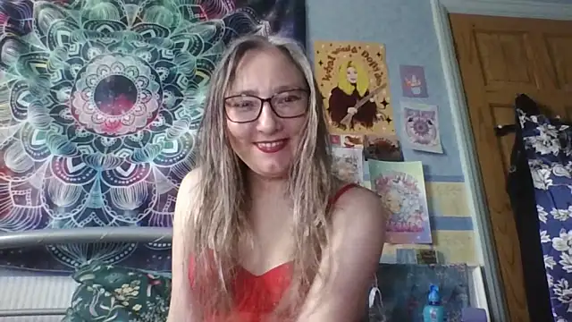 Snapshot of Izzylove47 chatting on June 2026 11:12:01 AM Izzylove47 online show from June 2026 11:12:01 AM