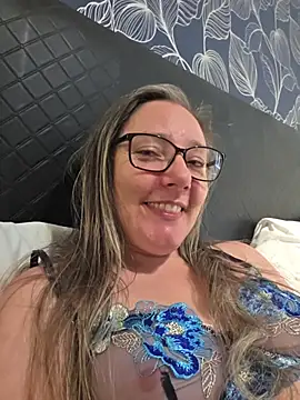 Snapshot of Izzylove47 chatting on July 2026 09:16:02 AM Izzylove47 online show from July 2026 09:16:02 AM