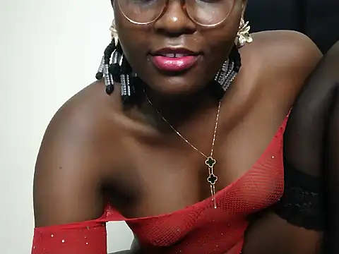 Snapshot of GoldenZuri chatting on June 2026 01:04:01 AM GoldenZuri online show from June 2026 01:04:01 AM