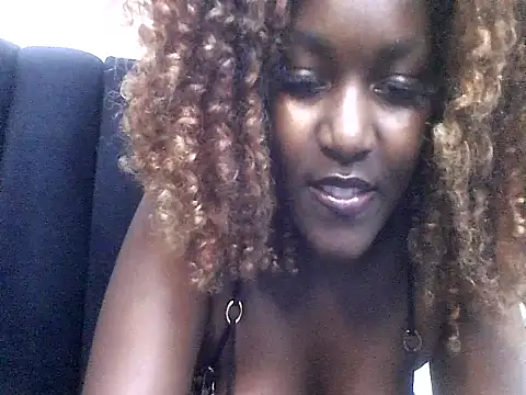 Snapshot of MoonlighMaya chatting on July 2026 02:37:02 PM MoonlighMaya online show from July 2026 02:37:02 PM