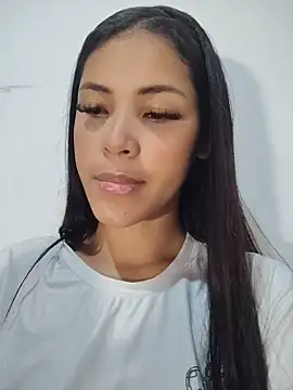 Snapshot of lusinee_ chatting on June 2026 05:19:02 AM lusinee online show from June 2026 05:19:02 AM