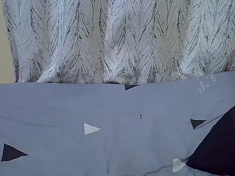 Snapshot of petite_pretti chatting on June 2026 02:19:02 PM petite pretti online show from June 2026 02:19:02 PM