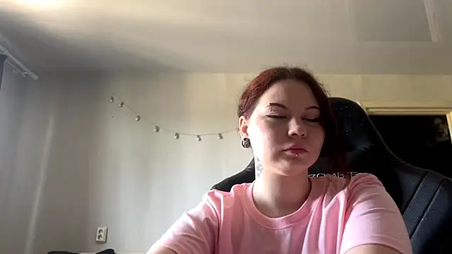 Snapshot of Redhair_girl chatting on May 2026 08:00:01 AM Redhair girl online show from May 2026 08:00:01 AM