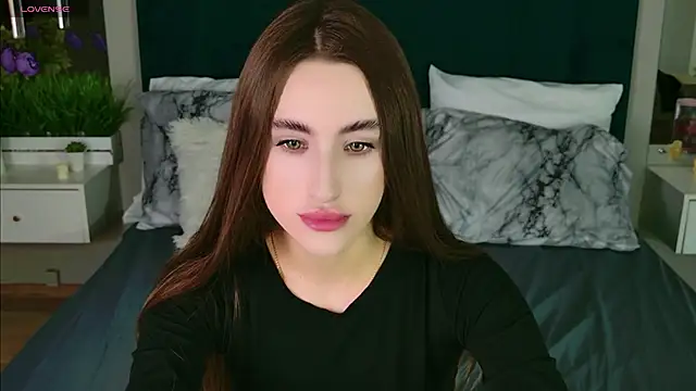 Snapshot of MadisonRen chatting on May 2026 08:23:01 AM MadisonRen online show from May 2026 08:23:01 AM