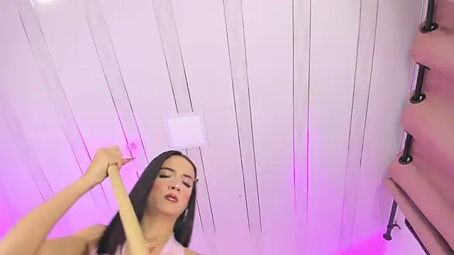 sophie Laurent online show from June 2026 12:14:02 PM