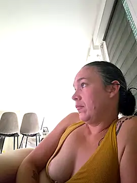Snapshot of adelinegirly chatting on June 2026 10:52:01 AM adelinegirly online show from June 2026 10:52:01 AM