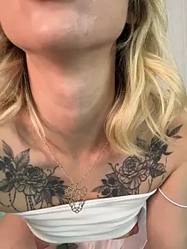 Snapshot of TeaseBabeXXX chatting on May 2026 10:40:01 PM TeaseBabeXXX online show from May 2026 10:40:01 PM