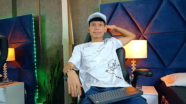 ThiagoFerrer  online show from May 2026 04:30:02 AM