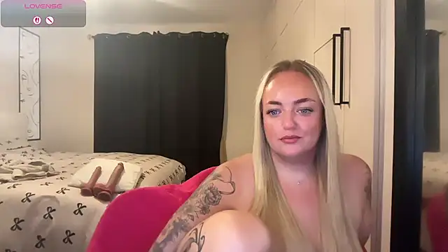 Snapshot of CurvyWetWife chatting on June 2026 07:46:01 AM CurvyWetWife online show from June 2026 07:46:01 AM