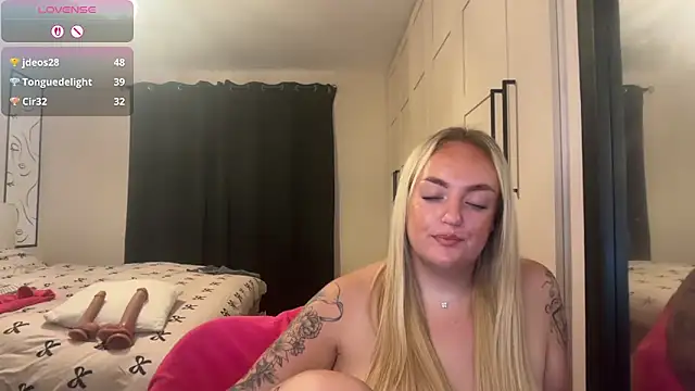 Snapshot of CurvyWetWife chatting on July 2026 09:15:01 AM CurvyWetWife online show from July 2026 09:15:01 AM