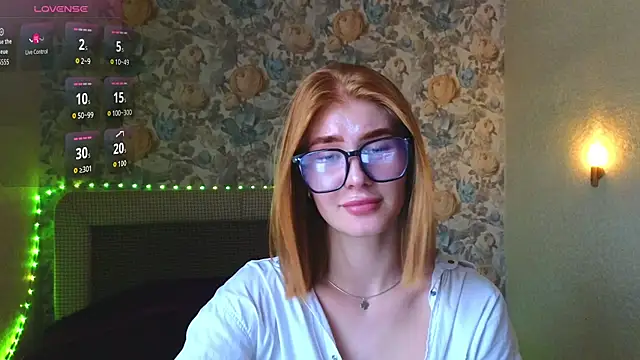 Snapshot of Juli_Ginger chatting on July 2026 02:45:02 PM Juli Ginger online show from July 2026 02:45:02 PM