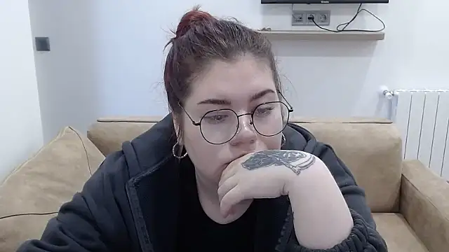 Snapshot of Isabel_Graves chatting on May 2026 06:08:01 AM Isabel Graves online show from May 2026 06:08:01 AM