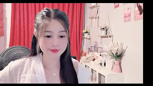Snapshot of Bee-Cherry chatting on June 2026 07:56:01 AM Bee-Cherry online show from June 2026 07:56:01 AM