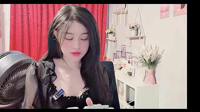 Snapshot of Bee-Cherry chatting on June 2026 08:01:01 PM Bee-Cherry online show from June 2026 08:01:01 PM