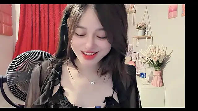 Snapshot of Bee-Cherry chatting on June 2026 06:11:01 AM Bee-Cherry online show from June 2026 06:11:01 AM