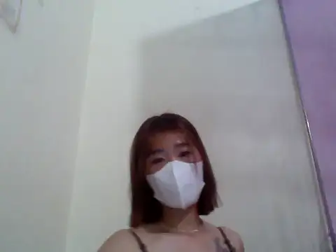 Lissaa18 online show from May 2026 02:33:01 PM