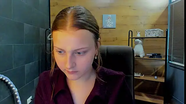 Snapshot of LauraaJohnson chatting on May 2026 01:06:01 PM LauraaJohnson online show from May 2026 01:06:01 PM
