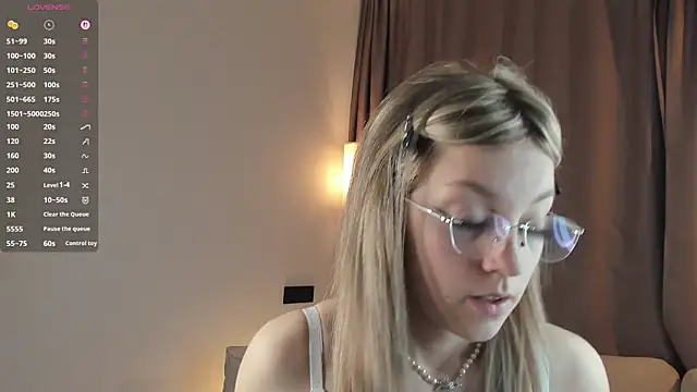 NovaOliphant online show from June 2026 07:45:01 PM