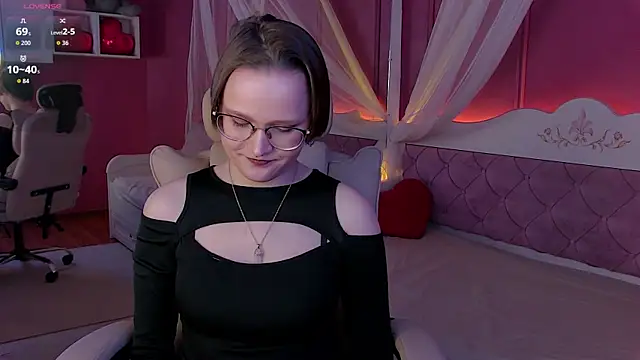 Snapshot of AgnesRay chatting on June 2026 06:33:02 PM AgnesRay online show from June 2026 06:33:02 PM