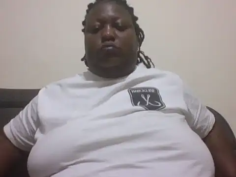 Snapshot of fat_ebonyqueen chatting on June 2026 07:47:01 PM fat ebonyqueen online show from June 2026 07:47:01 PM