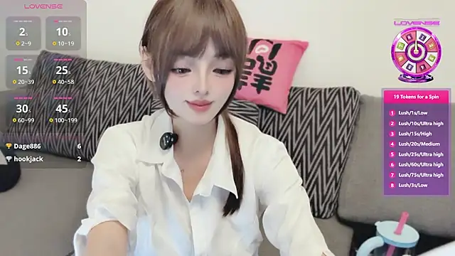 Snapshot of Elleeeee chatting on June 2026 09:14:01 AM Elleeeee online show from June 2026 09:14:01 AM