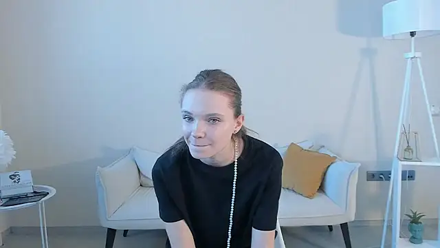 Snapshot of EstelleCondra chatting on May 2026 05:57:01 AM EstelleCondra online show from May 2026 05:57:01 AM