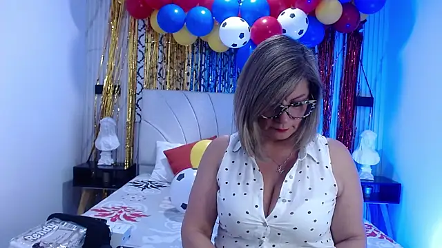 Snapshot of Samantha_Brm chatting on June 2026 08:21:01 PM Samantha Brm online show from June 2026 08:21:01 PM