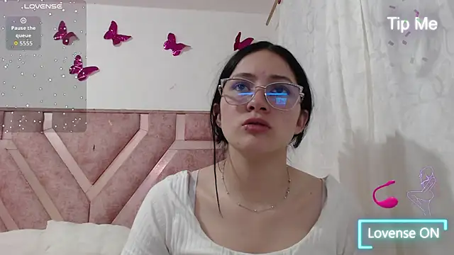 Snapshot of Angel-Hott_ chatting on June 2026 04:32:02 AM Angel-Hott online show from June 2026 04:32:02 AM