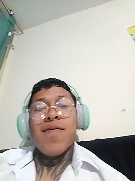 Snapshot of Bonchan_1027 chatting on May 2026 01:45:02 AM Bonchan 1027 online show from May 2026 01:45:02 AM