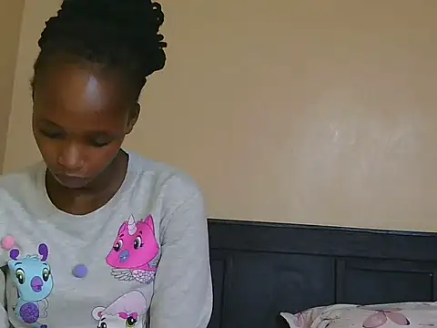 Snapshot of Petitemissy chatting on May 2026 06:15:02 PM Petitemissy online show from May 2026 06:15:02 PM
