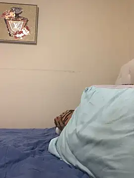 Prettylondond online show from June 2026 04:24:01 AM