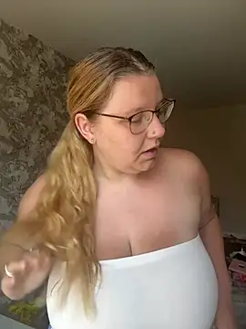 LucieLouBabe online show from July 2026 10:30:01 AM