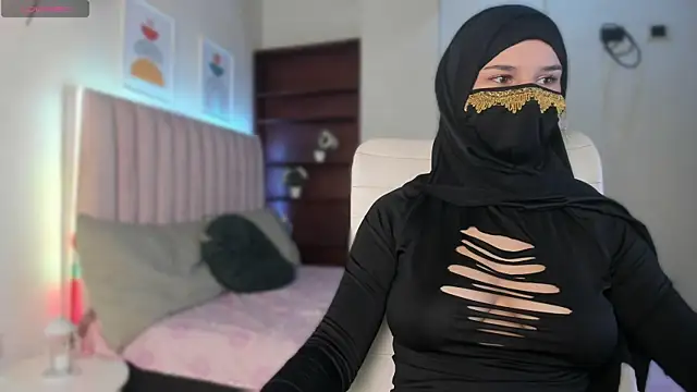 Snapshot of _SweetAmira_ chatting on May 2026 01:58:02 AM SweetAmira online show from May 2026 01:58:02 AM