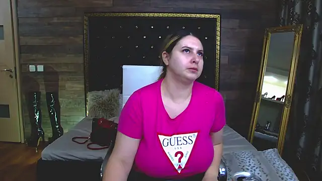 Snapshot of MiraHaze chatting on January 2025 01:30:01 PM MiraHaze online show from January 2025 01:30:01 PM