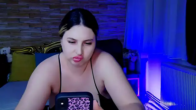 Snapshot of MiraHaze chatting on February 2025 06:12:01 PM MiraHaze online show from February 2025 06:12:01 PM