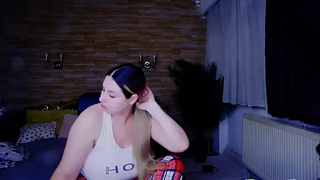 Snapshot of MiraHaze chatting on March 2025 02:49:02 AM MiraHaze online show from March 2025 02:49:02 AM