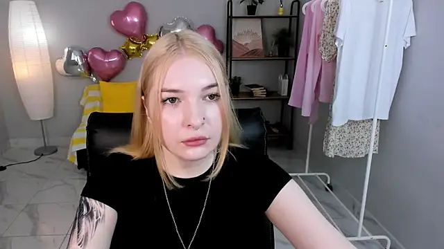 Snapshot of Tracy_Thompson chatting on May 2026 11:27:02 AM Tracy Thompson online show from May 2026 11:27:02 AM