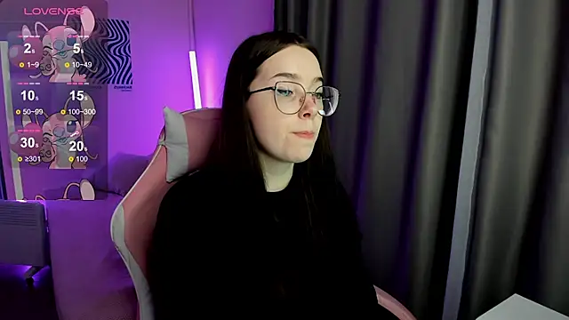 Snapshot of KellyMilton chatting on May 2026 08:07:02 AM KellyMilton online show from May 2026 08:07:02 AM