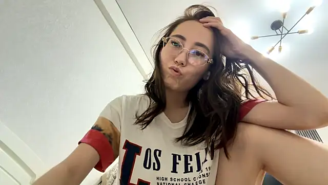 Snapshot of VickieTrudo chatting on June 2026 09:15:02 PM VickieTrudo online show from June 2026 09:15:02 PM