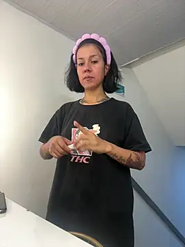 Snapshot of Valkiriia_wiine chatting on June 2026 11:30:02 PM Valkiriia wiine online show from June 2026 11:30:02 PM